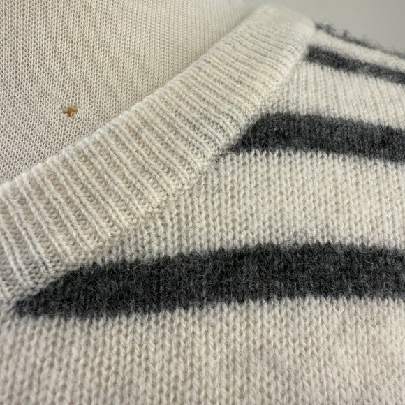 Cute, Striped Aqua Cashmere Tunic-Length Sweater, Crew-Neck, Cream/Black, Wom. M - Picture 5 of 10